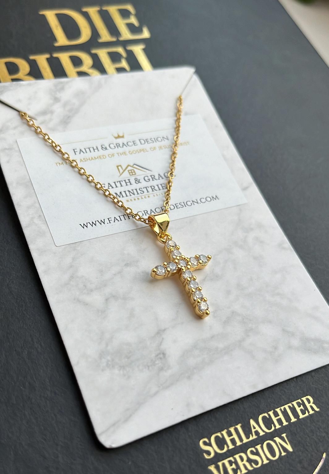 Kreuzkette mit Zirkoniasteinen